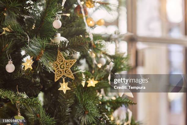 detail of christmas tree with copy space. - christmas tree decorations imagens e fotografias de stock