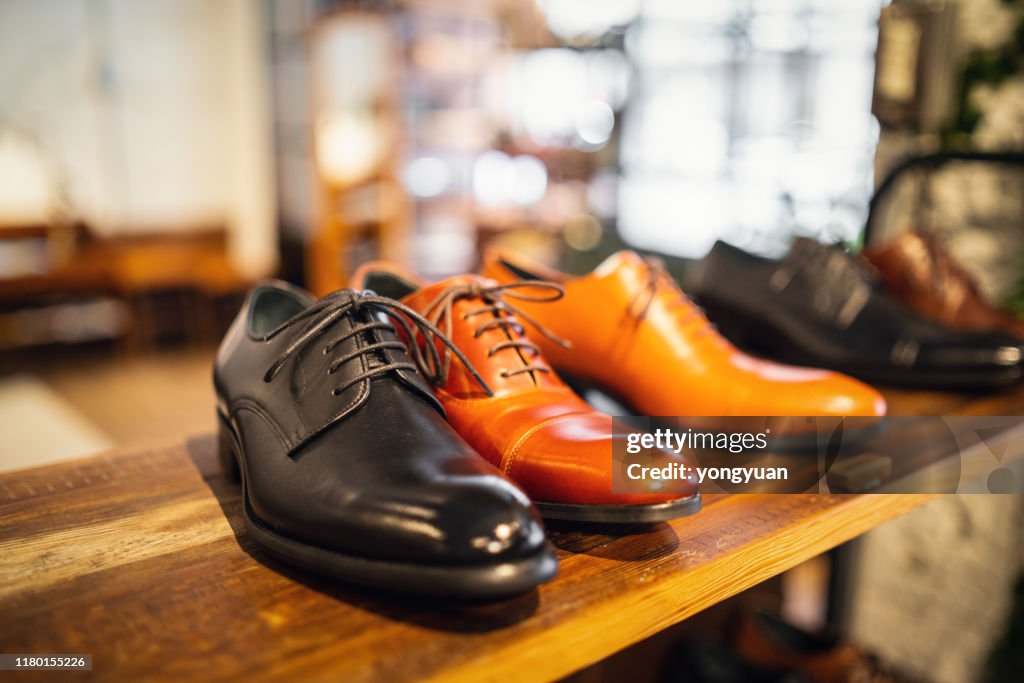 Chaussures en cuir dans un magasin