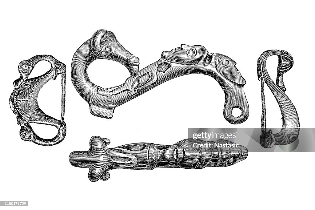 Fibula (brooch) found in tombs and Hallstatt. 464-466