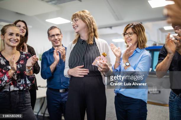 business people applauding for pregnant colleague - celebrates firsts imagens e fotografias de stock