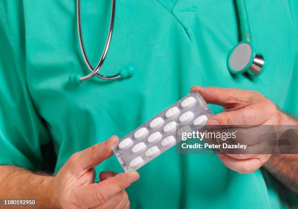 doctor offering anti depressants to patient - blister fotografías e imágenes de stock