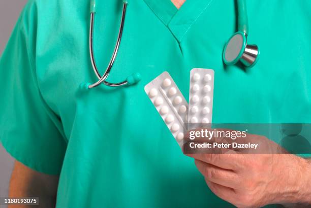 doctor offering thyroxine pills - hormonas stock pictures, royalty-free photos & images