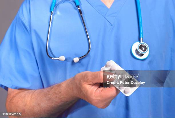 doctor offering statin - cholesterol medication stock pictures, royalty-free photos & images