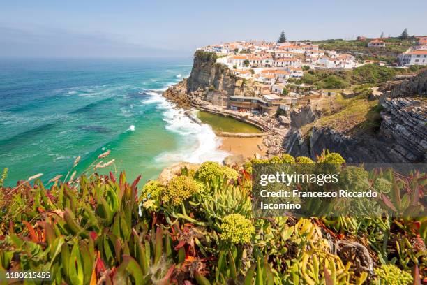 azenhas do mar, village by the sea near lisbon, portugal, europe - azenhas do mar imagens e fotografias de stock