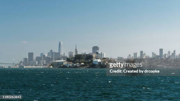 alcatraz island and san francisco skyline - escape from alcatraz stock pictures, royalty-free photos & images