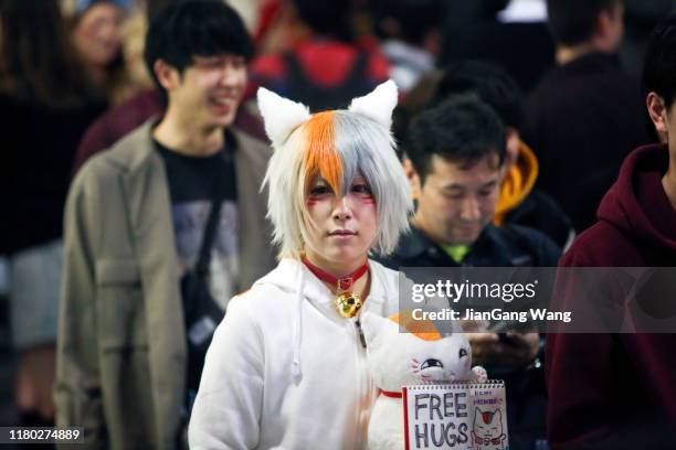 tokyo shibuya halloween night 2018 - free hugs - cat gang stock pictures, royalty-free photos & images