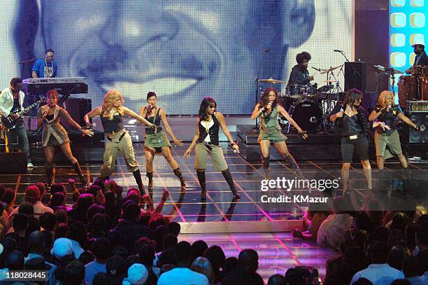 Salt-N-Pepa, honorees, and En Vogue during 2005 VH1 Hip Hop Honors - Show at Hammerstein Ballroom in New York City, New York, United States.