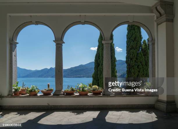 luxury villa on lake como - italian villa stock pictures, royalty-free photos & images