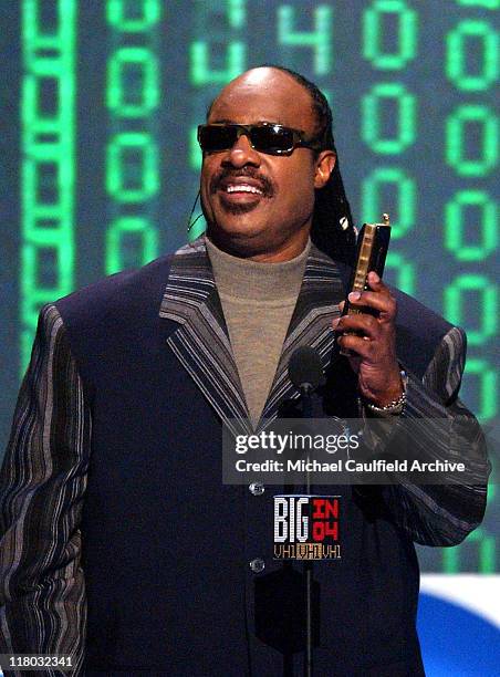 Stevie Wonder presents the Big Entertainer of '04 Award