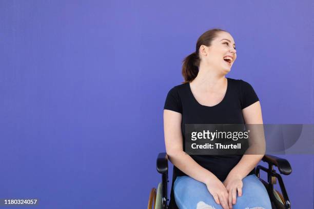 självsäker ung handikappad kvinna i rullstol - colored background bildbanksfoton och bilder