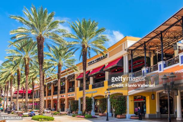florida (us) - west palm beach, cityplace - rosemary square - west palm beach stock pictures, royalty-free photos & images