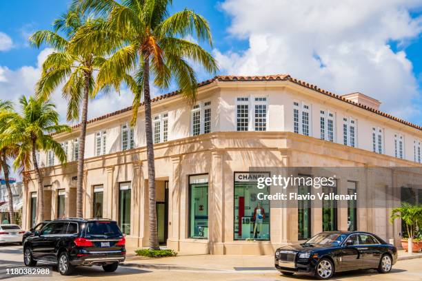 florida (us) - palm beach, chanel in worth avenue - worth avenue palm beach stock pictures, royalty-free photos & images