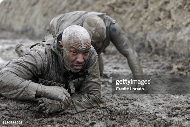 military mud run crawling exercise - military recruit stock pictures, royalty-free photos & images