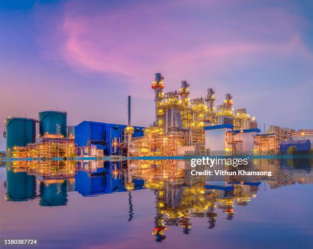 natural gas combined cycle power plant and turbine generator of industry zone. - carbon cycle stockfoto's en -beelden