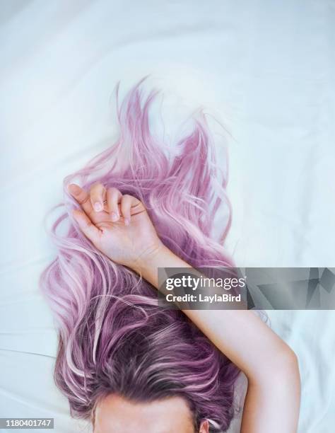 dye your hair and live with no regrets - cabelo pintado imagens e fotografias de stock