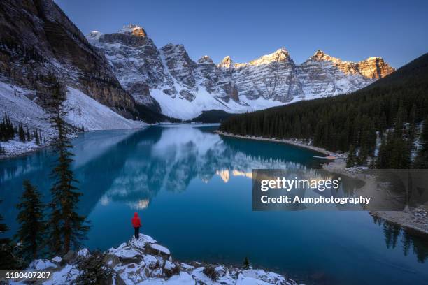 moraine lake - moraine lake stock-fotos und bilder