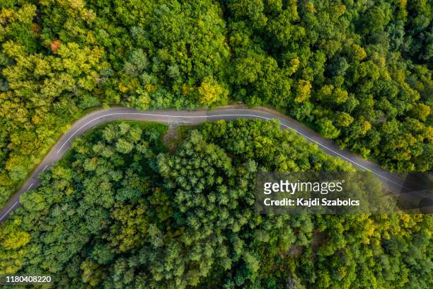road drone view - elevated road stock pictures, royalty-free photos & images