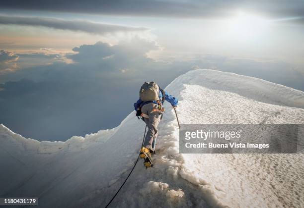 climber on a snowy ridge - herausforderung stock-fotos und bilder