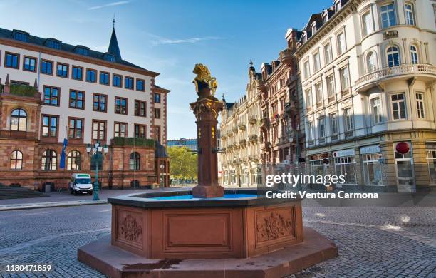 marktbrunnen fountain in wiesbaden, germany - wiesbaden stock pictures, royalty-free photos & images