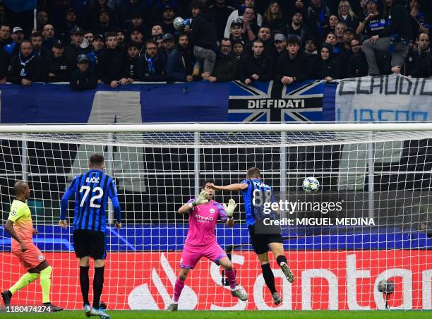 Atalanta's Croatian midfielder Mario Pasalic scores a header past Manchester City's Chilean goalkeeper Claudio Bravo to equalize during the UEFA...