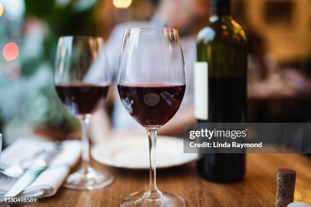 red wine - red wine glass stock-fotos und bilder