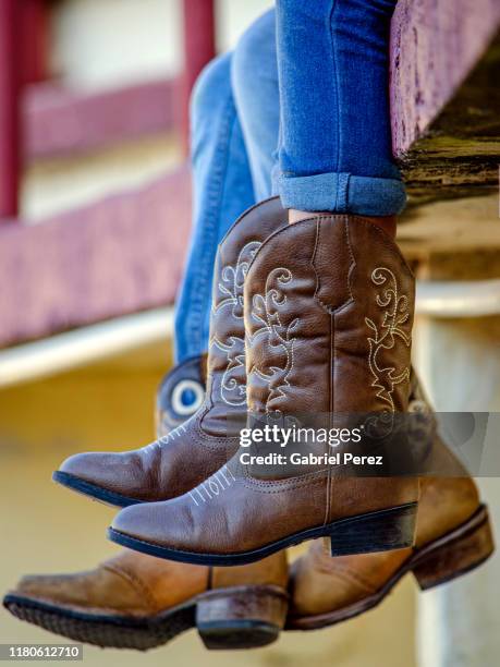 cowboy boots in texas - vaqueros stock pictures, royalty-free photos & images