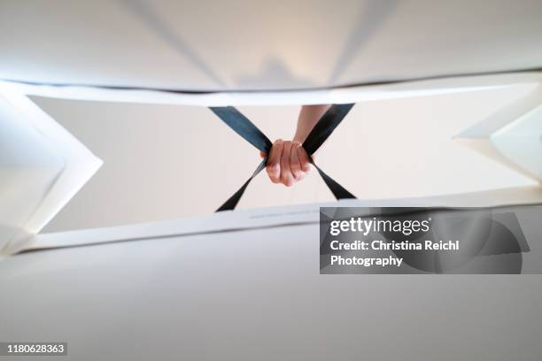 holding shopping bag - soggettiva foto e immagini stock