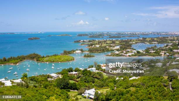 bermuda van gibbs lighthouse - bermuda beach stockfoto's en -beelden