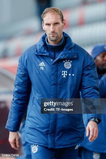 Goalkeeperhead coach Tom Starke of FC Bayern Muenchen U19 looks on during the UEFA Youth League match between FC Bayern Munich U19 and FC Olympiacos...