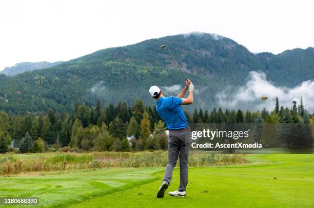 determined golfer making the drive - professional golfer stock pictures, royalty-free photos & images