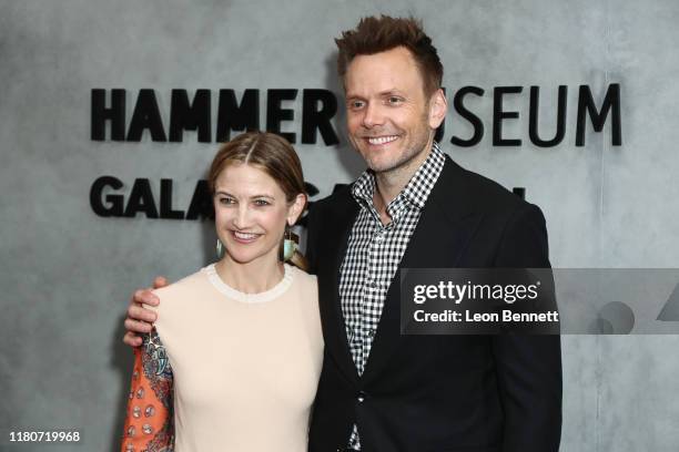 Sarah Williams and Joel McHale attends 2019 Hammer Museum Gala In The Garden at Hammer Museum on October 12, 2019 in Los Angeles, California.