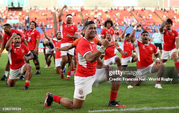 Siale Piutau of Tonga performs the Sipi Tau with his teammates following the Rugby World Cup 2019 Group C game between USA and Tonga at Hanazono...