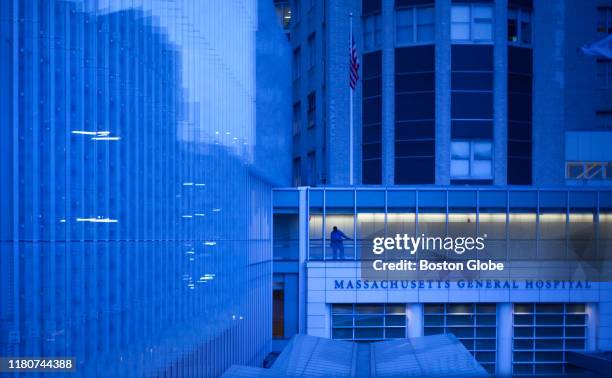 The Lunder Building at Massachusetts General Hospital is pictured on May 27, 2015 in Boston. At left, the third floor of the Lunder Building is the...