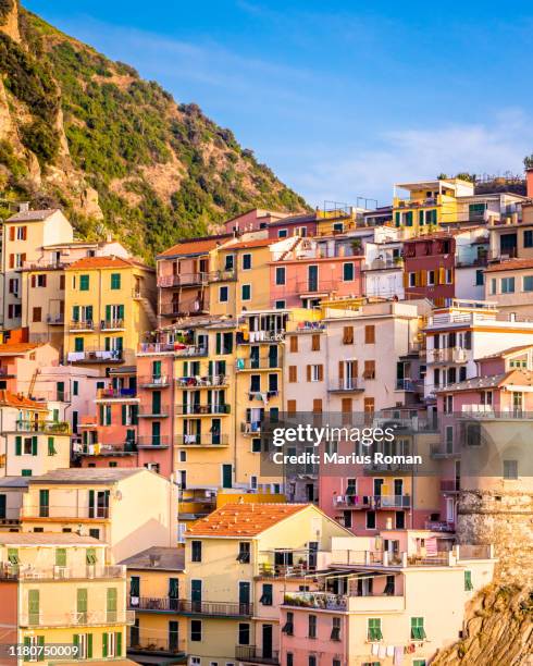 iconic village of manarola, cinque terre, in the province of la spezia, liguria, italy. - manarola fotografías e imágenes de stock