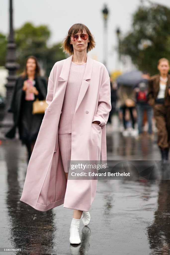 Street Style : Paris Fashion Week - Womenswear Spring Summer 2020 : Day Nine