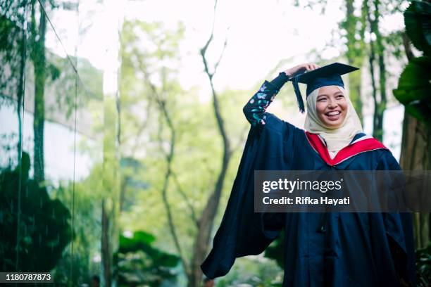 Muslims Graduating Muslim Graduate Photos and Premium High Res Pictures - Getty Images