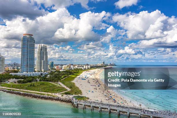 high view of south beach in miami from south pointe park, florida, usa - miami beach south pointe park foto e immagini stock