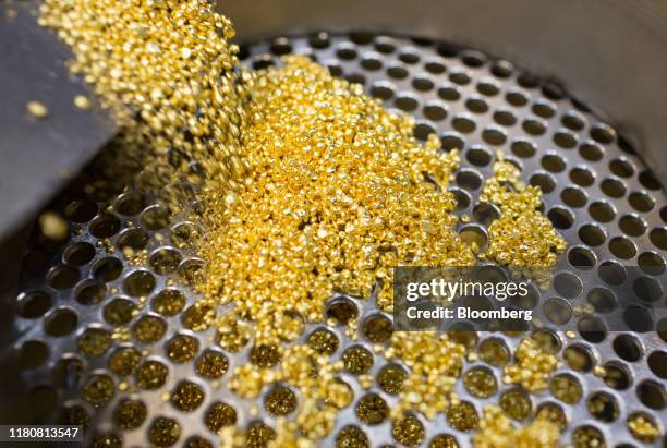 Machine Sieving Gold Gold Sieve Photos and Premium High Res Pictures - Getty Images