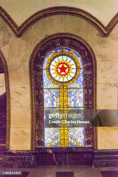 novoslobodskya station stained glass in walls;image of the moscow metro, moscow, russia. september - moscow metro bildbanksfoton och bilder