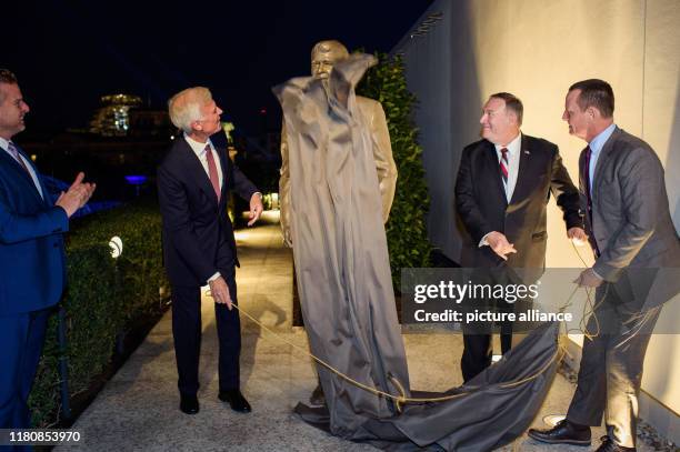 November 2019, Berlin: Fred Ryan , Chairman of the Ronald Reagan Foundation and Editor of the Washington Post, Mike Pompeo, Secretary of State, and...