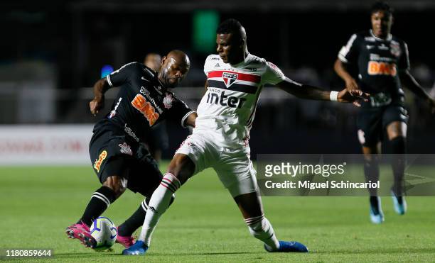 Arboleda of Sao Paulo vies for the ball with Vagner Love of Corinthians during a match between Sao Paulo and Corinthians for the Brasileirao Series A...