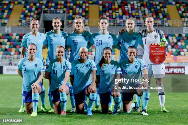 Back row: Merel van Dongen of Holland Women, Aniek Nouwen of Holland Women, Jill Roord of Holland Women, Dominique Bloodworth of Holland Women,...