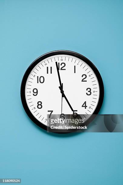 relógio de parede - 12 o'clock - fotografias e filmes do acervo