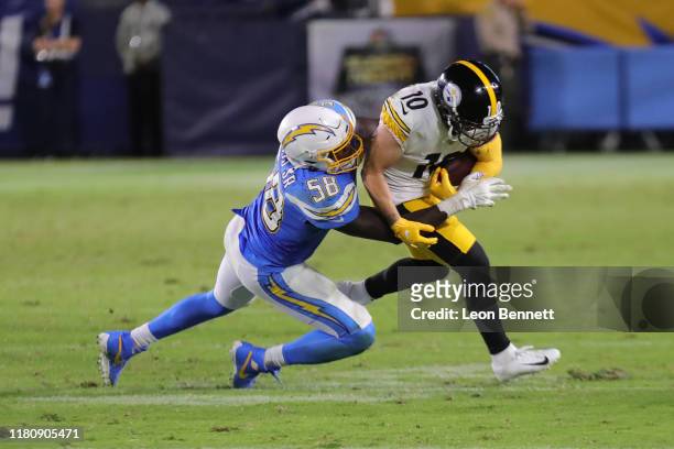 Wide receiver Ryan Switzer of the Pittsburgh Steelers carries the ball against outside linebacker Thomas Davis of the Los Angeles Chargers at Dignity...