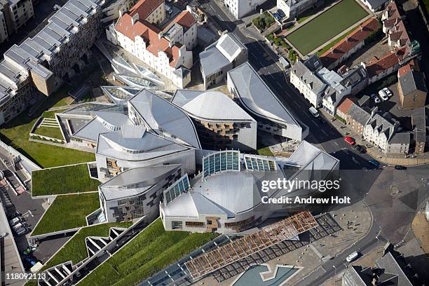 aerial photography of edinburgh, scotland - holyrood imagens e fotografias de stock