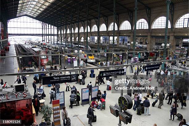 passangers and trains in gare du nord station, - train france stock pictures, royalty-free photos & images