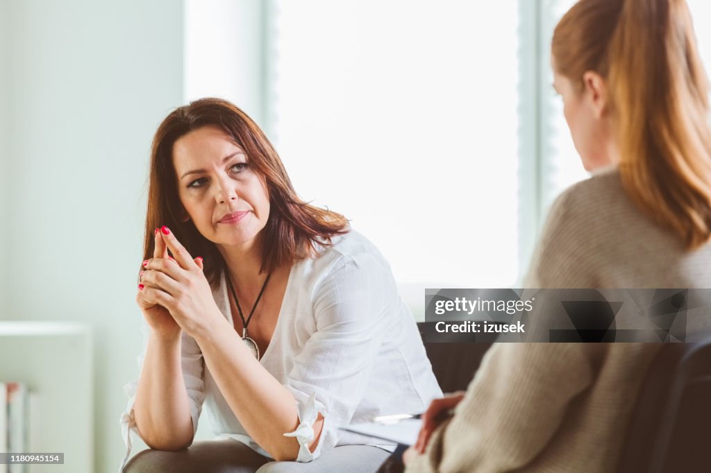 Vrouw met psychotherapeut in Community Center