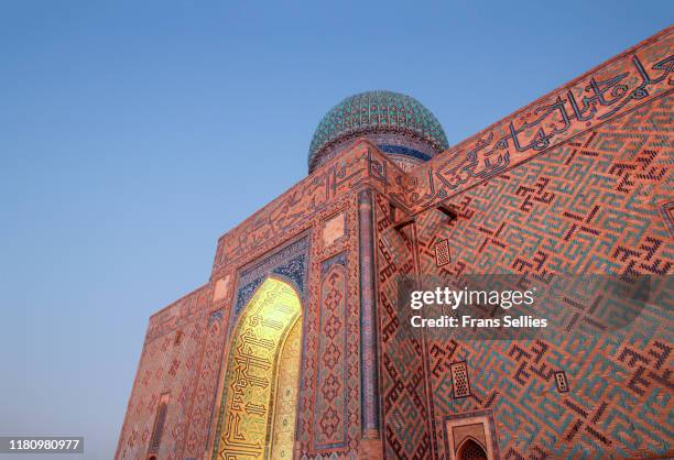 the mausoleum of khoja ahmed yasawi, turkistan, kazakhstan (unesco world heritage) - kazajistán fotografías e imágenes de stock