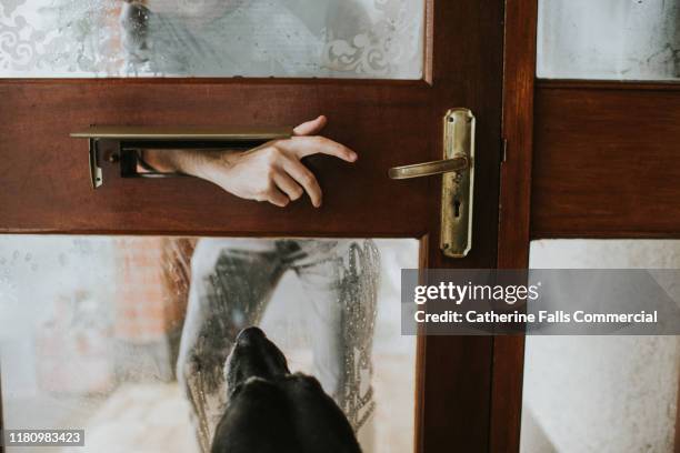 security breach - buzón de cartas fotografías e imágenes de stock