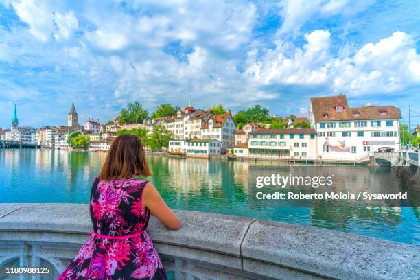 woman admiring lindenhof, zurich, switzerland - 里馬特河 個照片及圖片檔